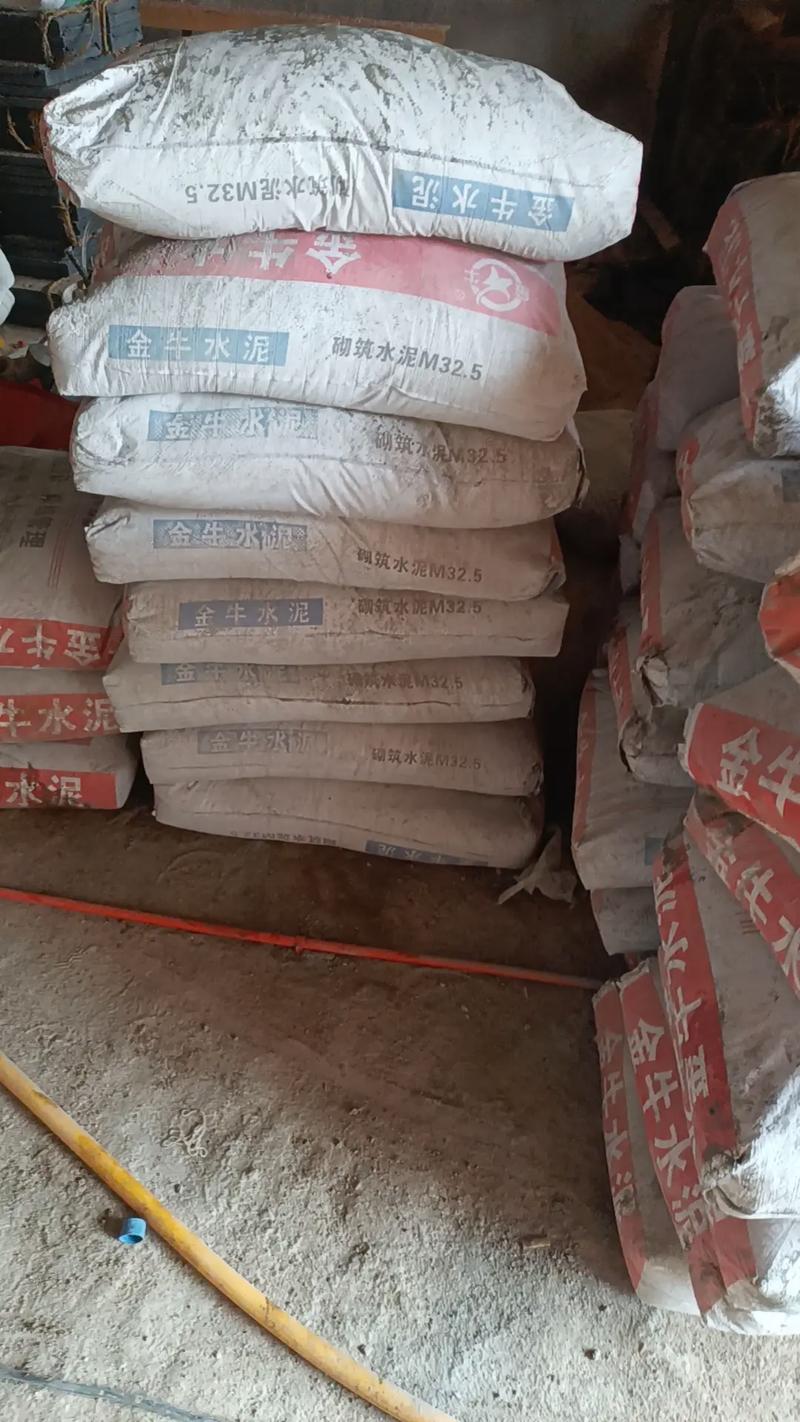 裝修房子需要水泥,紅磚,沙子,敲墻,門拱搞衛(wèi)生,工地拉水泥
